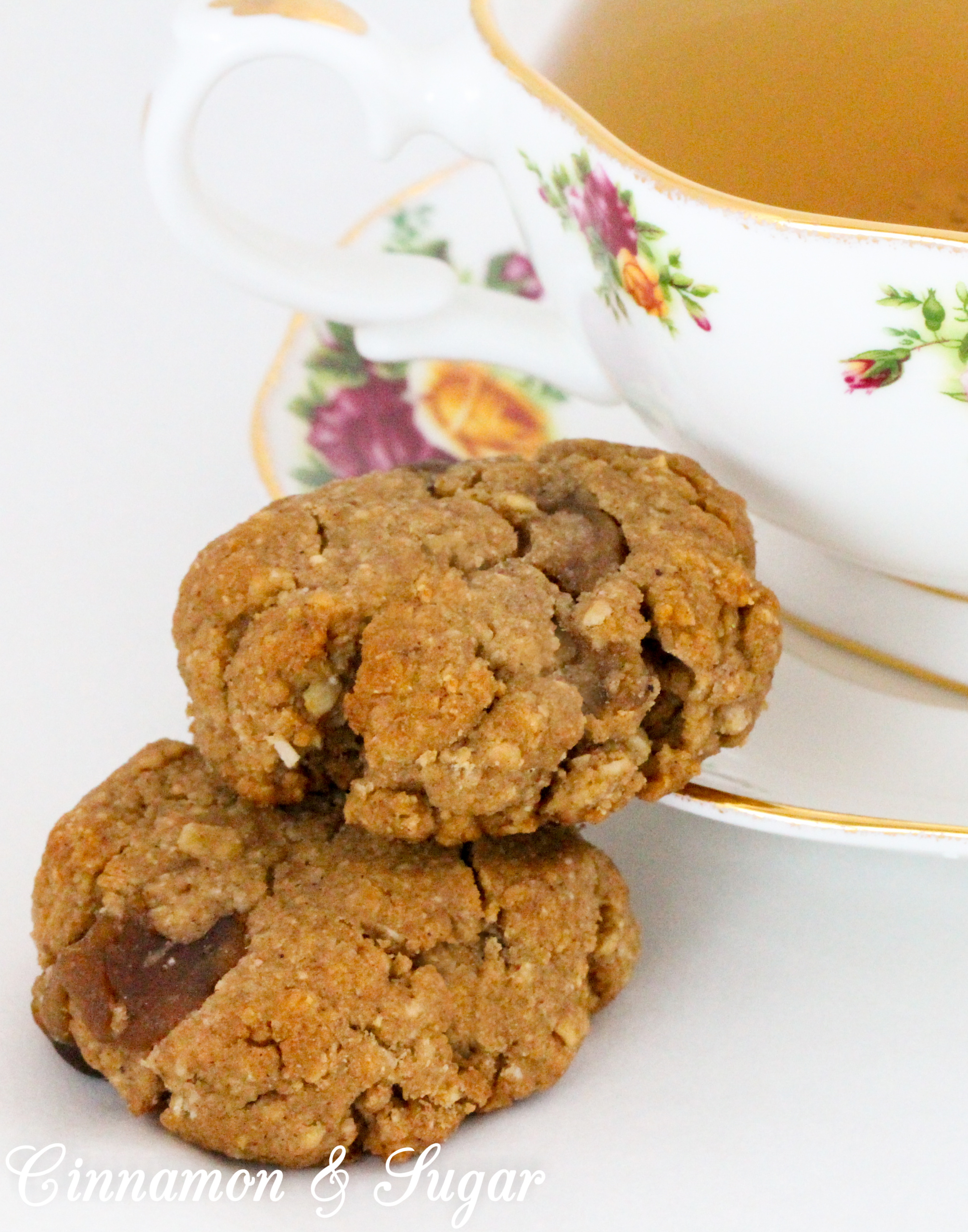 Appie Oaters combine buttery, caramelized apples mixed into an oat cookie dough creating a treat that is reminiscent of apple pie. Perfect for snacks and even breakfast! Recipe shared with permission granted by Chelsea Thomas, author of APPLE DIE. 