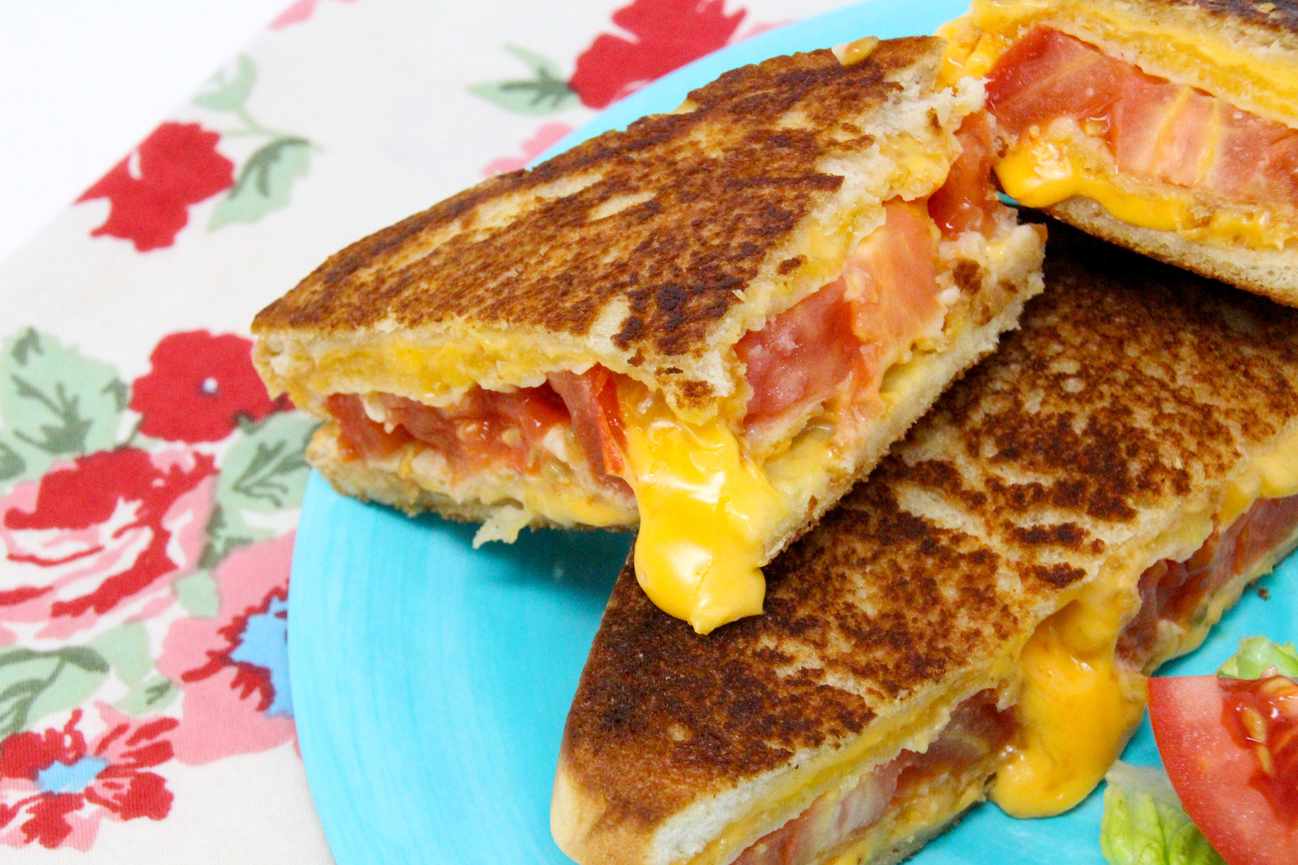 Alvin’s Panko Perfection grilled cheese sandwich features sun-ripened tomatoes coated with crunchy panko, tangy Parmesan, and oozing, melted sharp cheddar cheese. Recipe shared with permission granted by Linda Reilly, author of NO PARM NO FOUL.