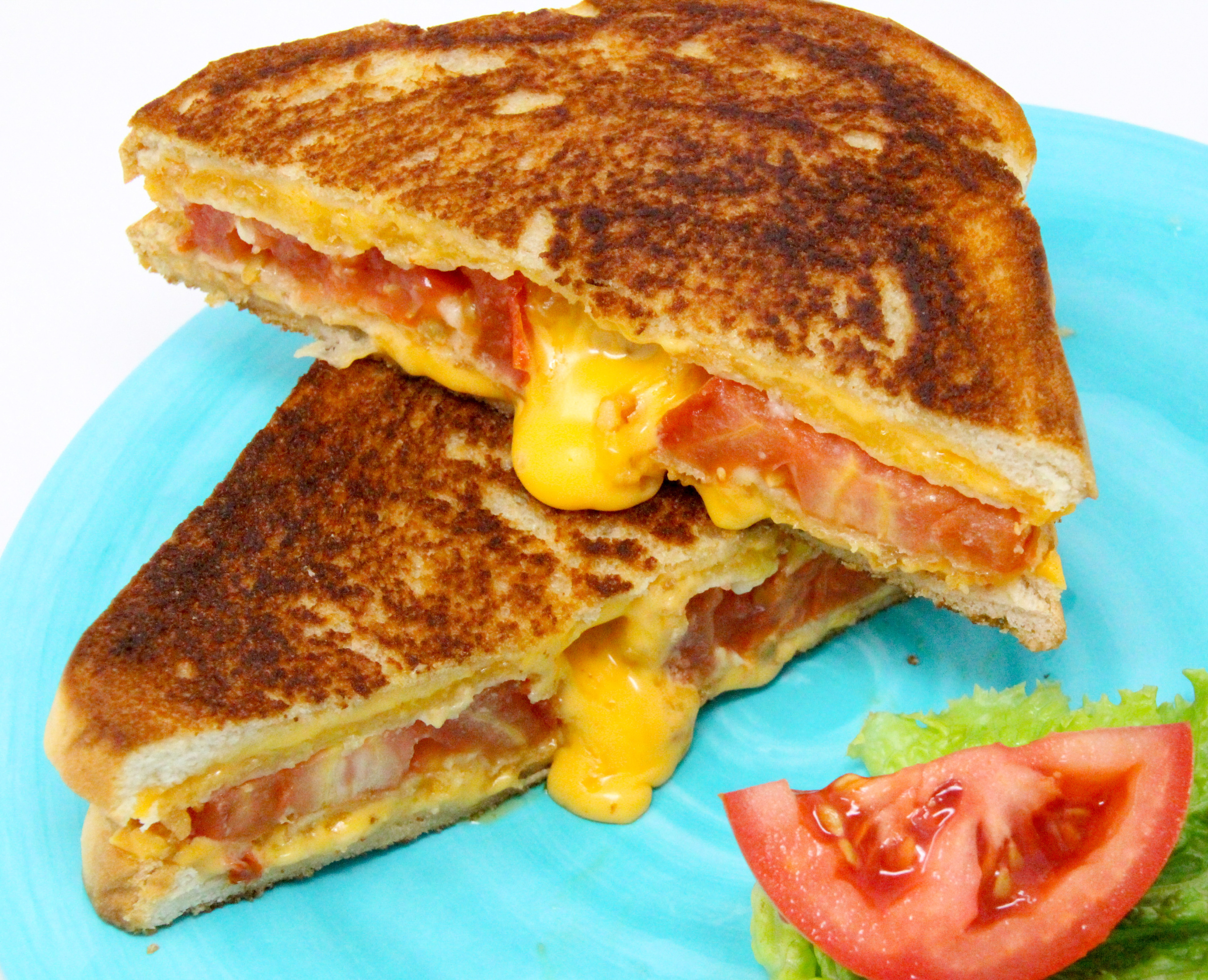 Alvin’s Panko Perfection grilled cheese sandwich features sun-ripened tomatoes coated with crunchy panko, tangy Parmesan, and oozing, melted sharp cheddar cheese. Recipe shared with permission granted by Linda Reilly, author of NO PARM NO FOUL.