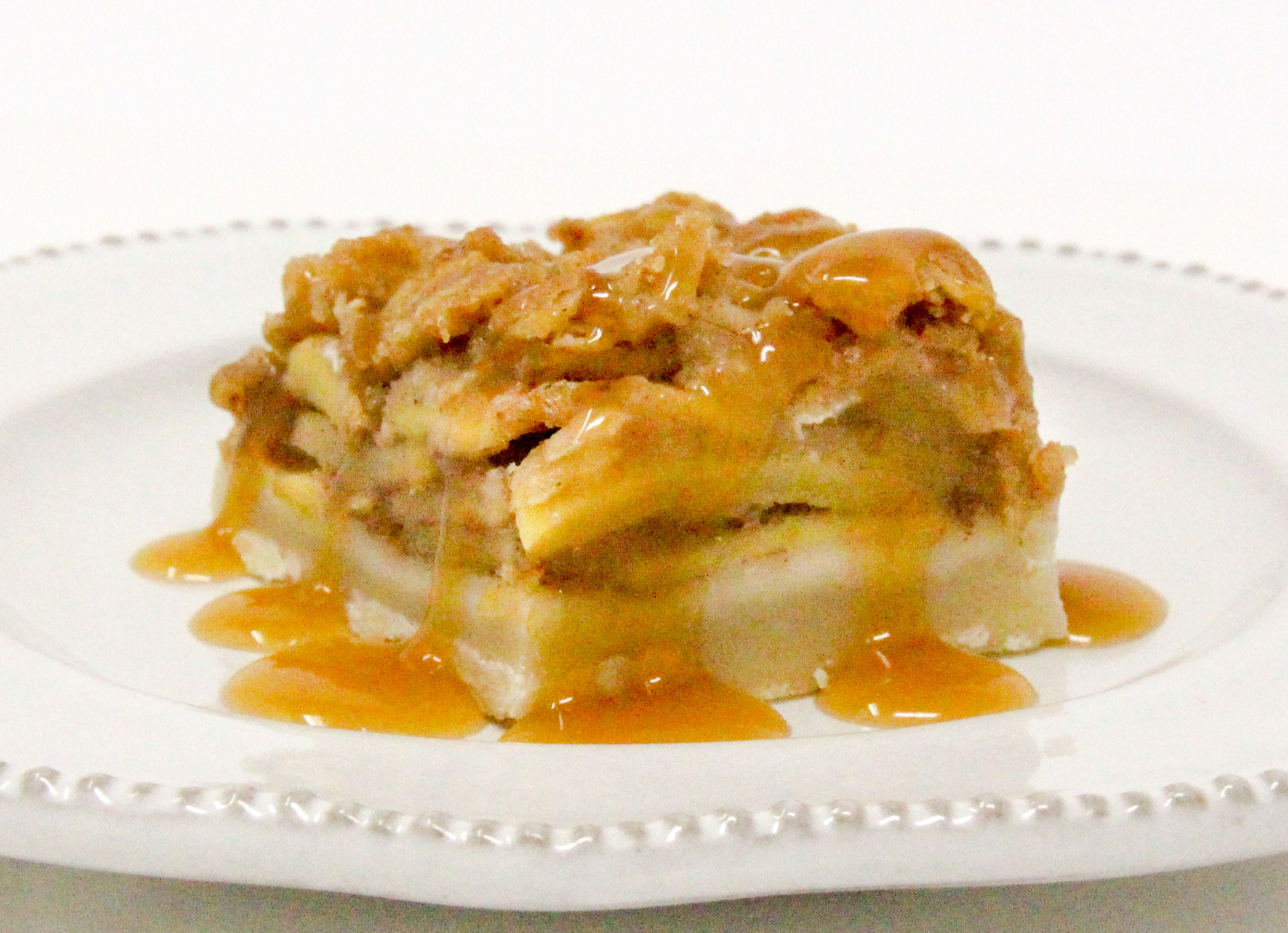 With a pastry base, a filling of spiced apples, and a crunchy oat topping, Caramel Apple Pie Bars are a delicious taste of autumn! Recipe from BUTTERCREAM BETRAYAL by Kim Davis. 