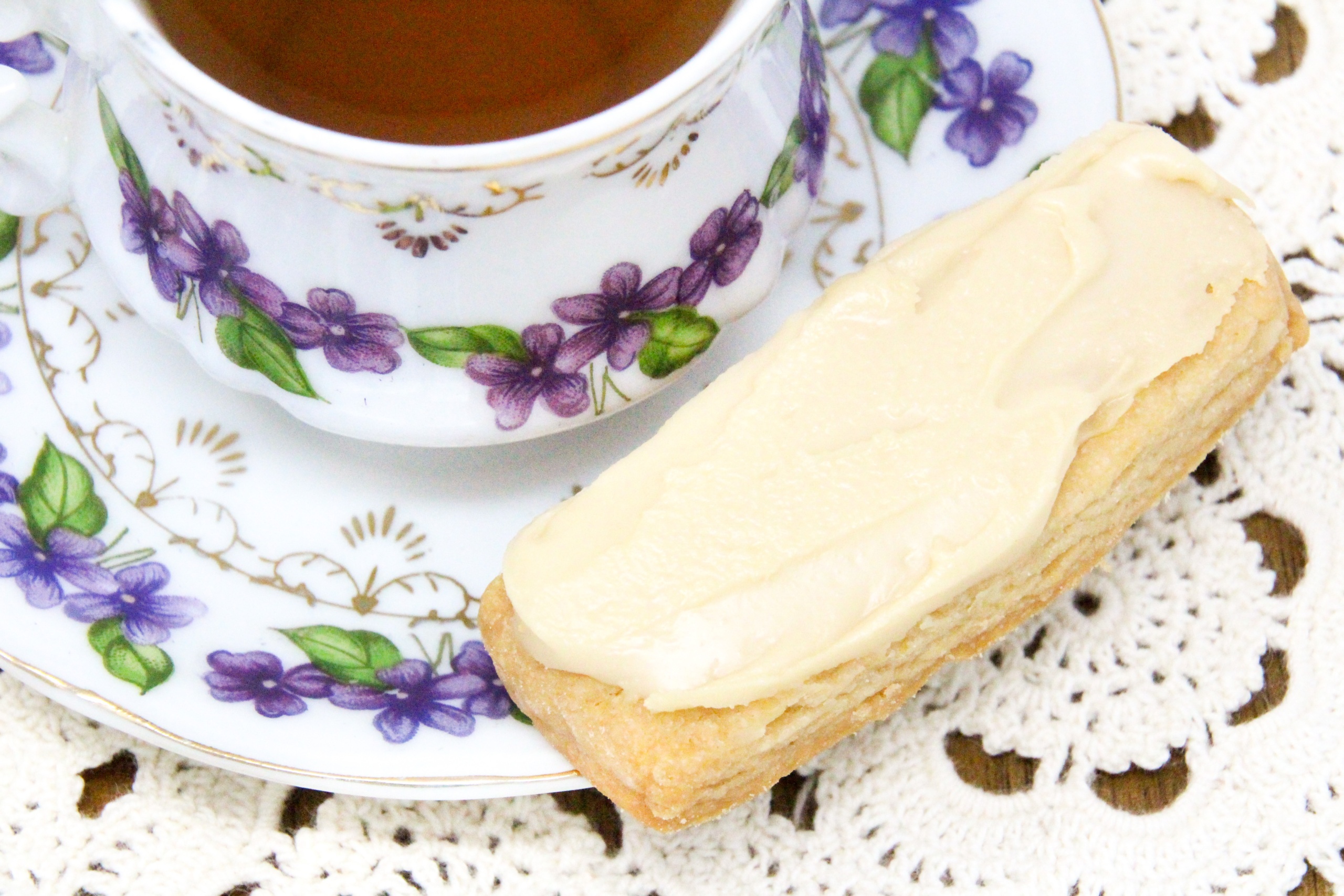 Sweetened with maple sugar and brown sugar, Maple Shortbread Cookies are flaky and tender, and evoke the flavor of autumn. Recipe created by Cinnamon & Sugar for Catherine Bruns, author of A DOOMFUL OF MURDER. 